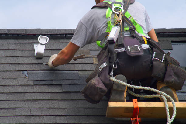 Best Roof Gutter Cleaning  in Santa Venetia, CA